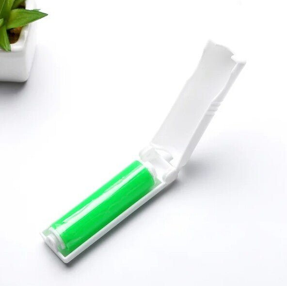 Creative portable foldable hair removal brush roller - MillenniaWorld.com